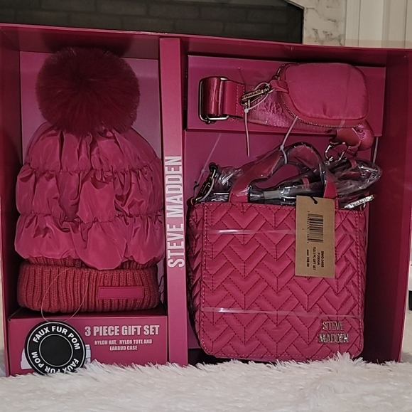 Steve Madden 3 piece Gift Set - Picture 6 of 6